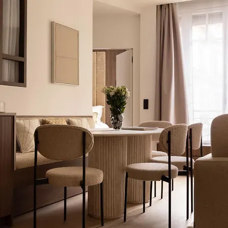 Elegant - Ac- 2br-6p- Madeleine Apartment